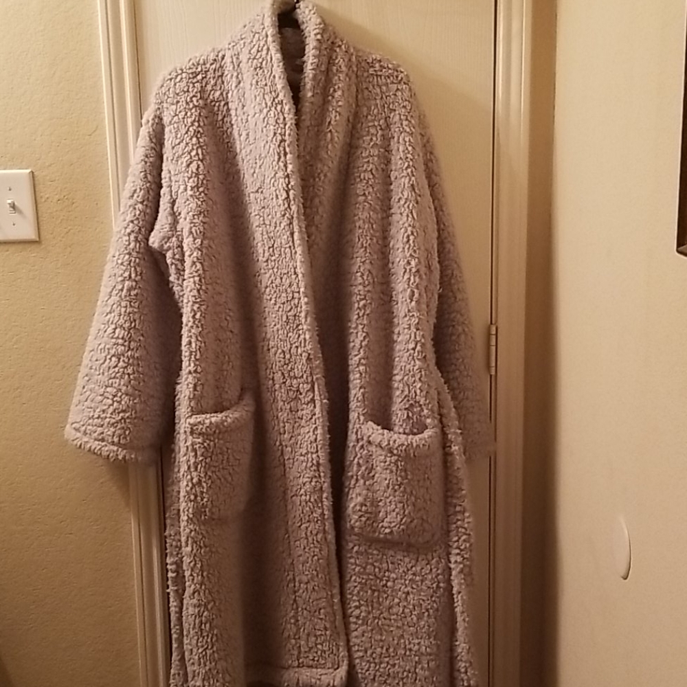 Polyester Robe - Picture 3 of 4